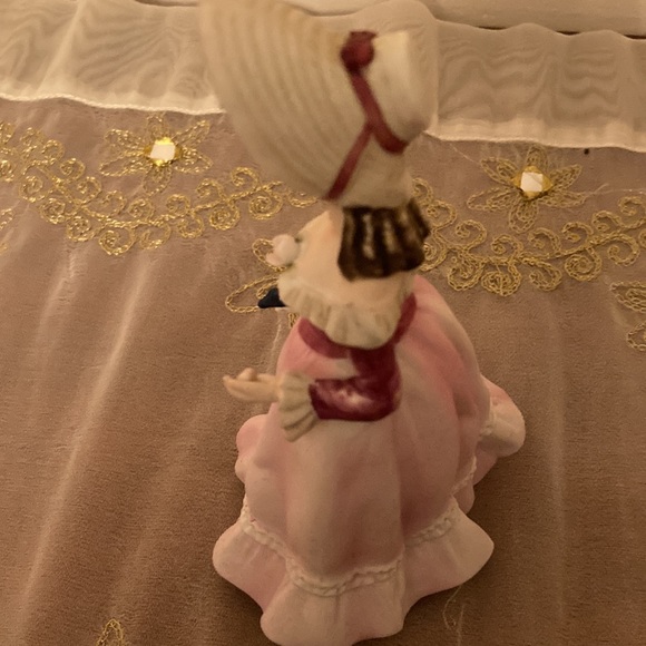 Vintage L’amour China Hand painted Lady Figurine KW24286 - Picture 6 of 9